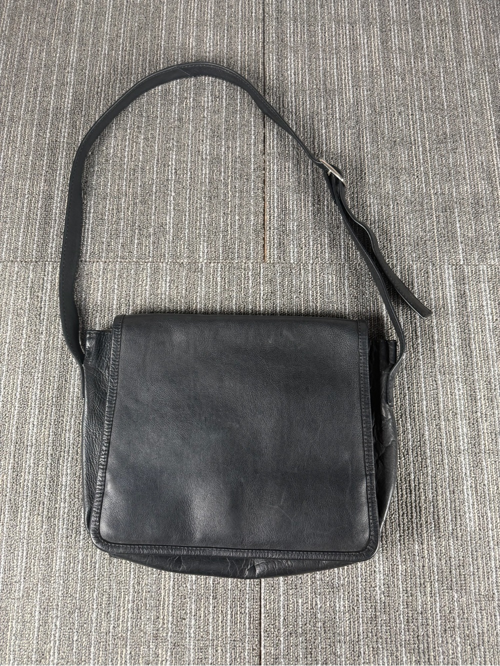 Vintage Piel Black Leather Adjustable Crossbody Messenger Bag